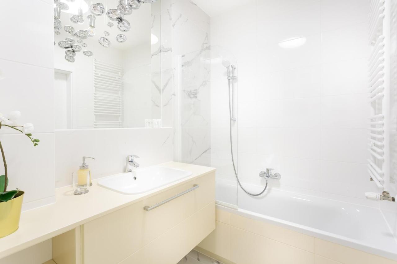 H2 Apartment- Gasiorowskich 4 - Parking Podziemny - Self Check In 24H - Mtp Targi - Pkp - Sklep Netto W Budynku Познан Екстериор снимка